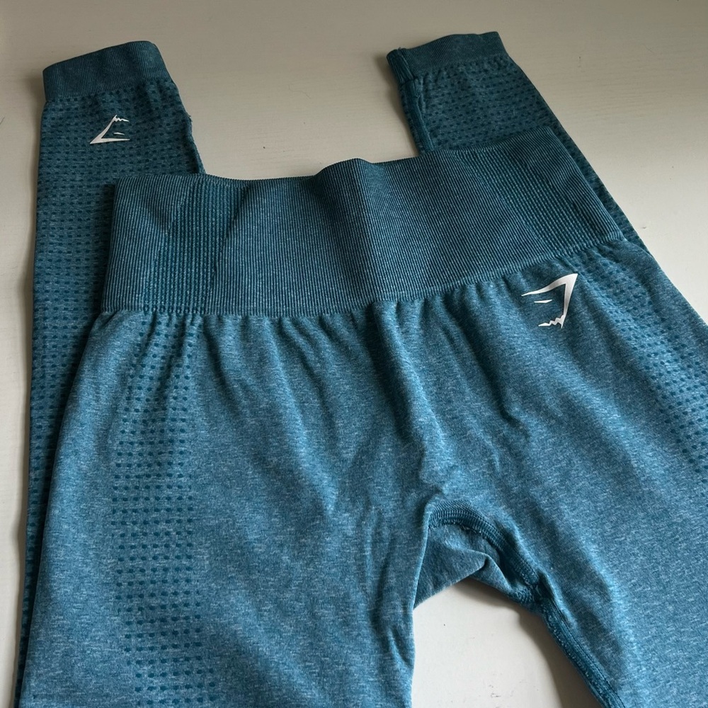 Gym shark leggings